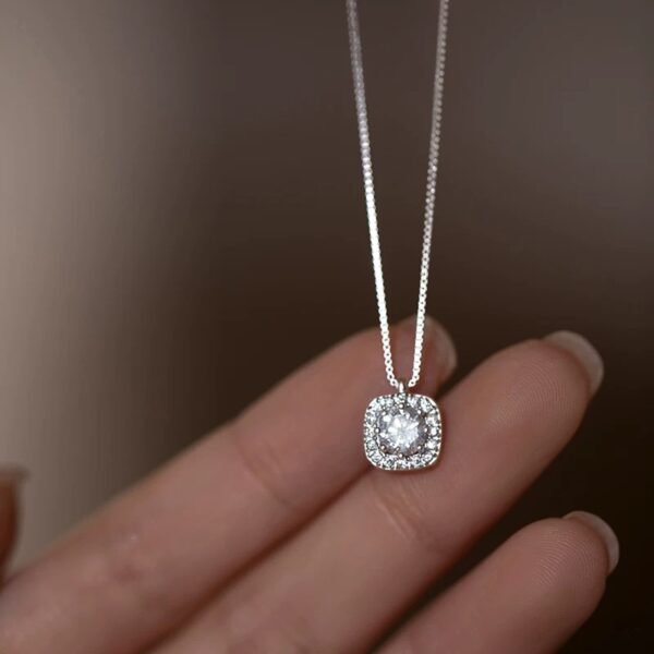 Geometric Small Sugar Cube Hanging Clavicle Necklace